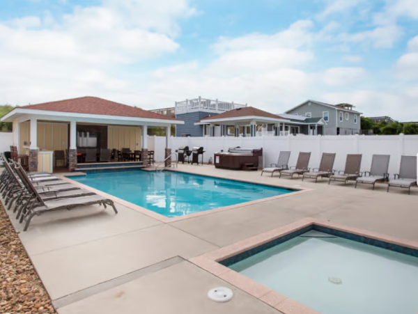 Luxurious Oceanfront Estate in Kill Devil Hills - Perfect for Large Groups